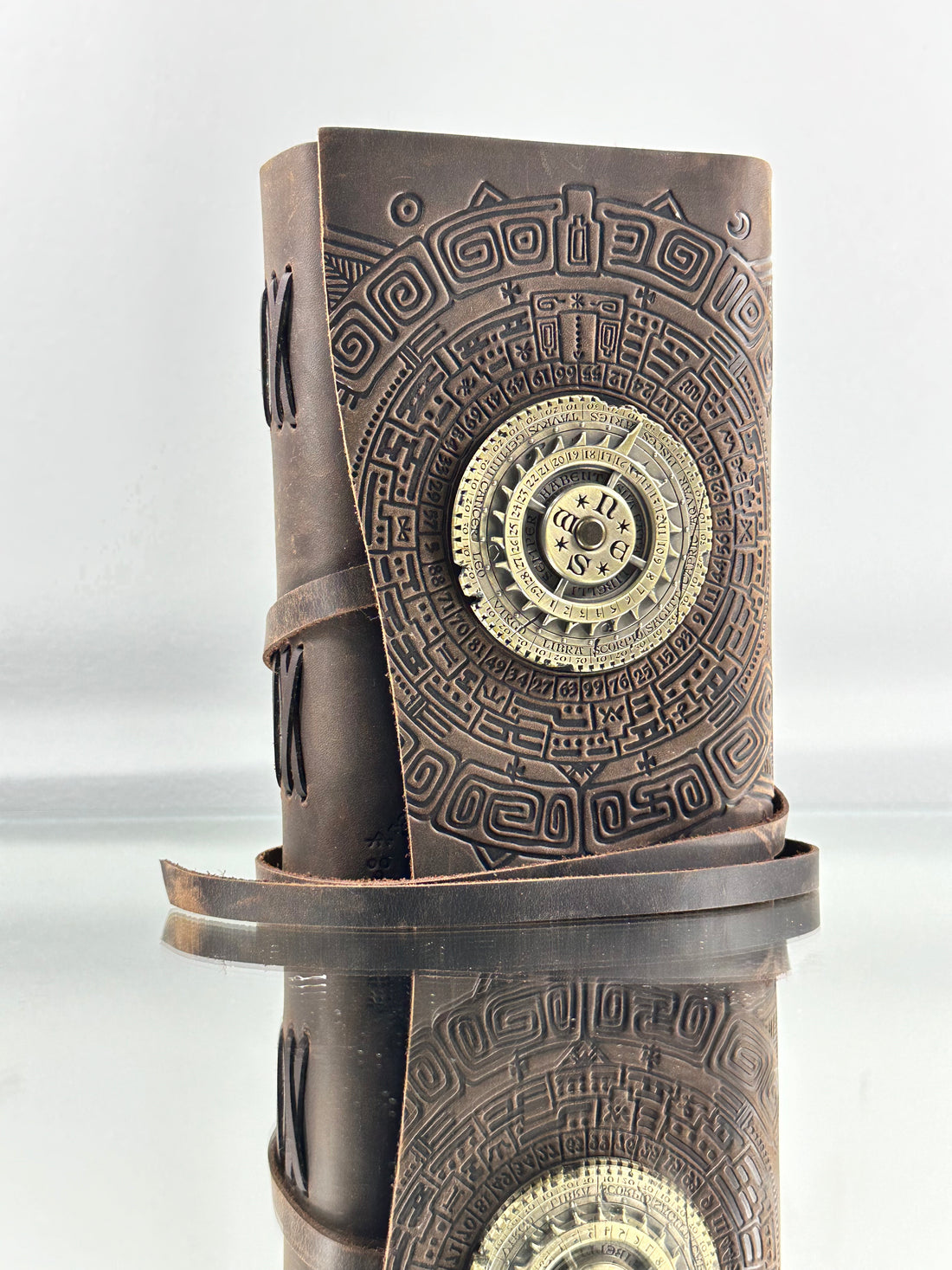 Book - The Eye of the Ocean Vol1 with Leather Cover and Astrolabe