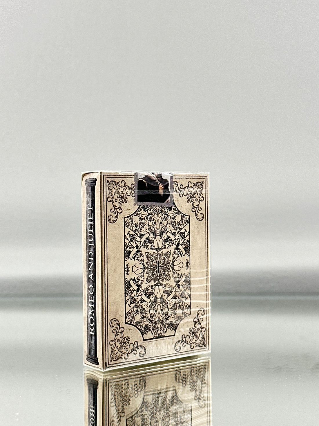 Bicycle Montague vs Capulet: Romeo & Juliet Playing Cards